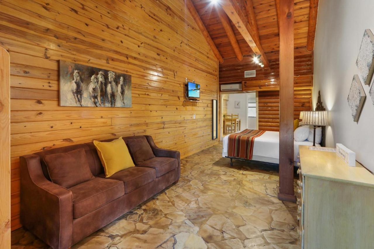 Wimberley Log Cabins Resort And Suites- Unit 3 Zewnętrze zdjęcie